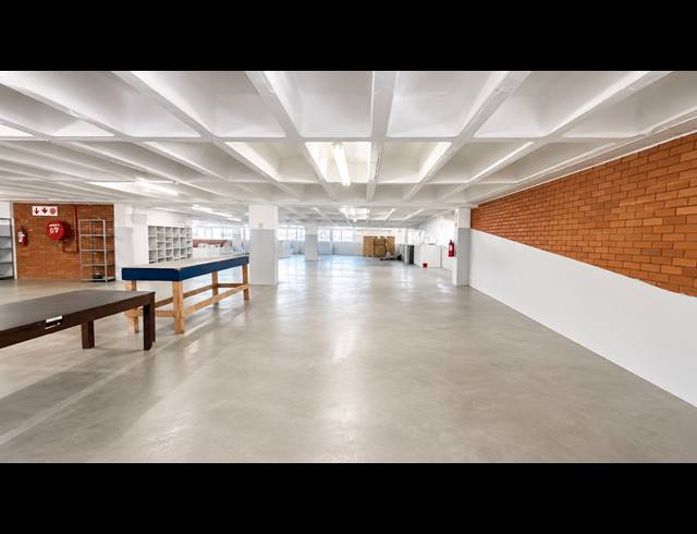 1,500M² BUILDING TO LET IN STAMFORD HILL
